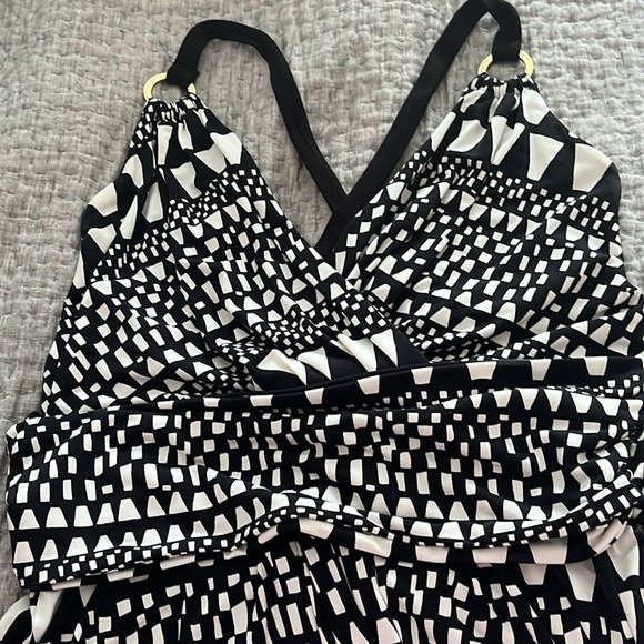 Vince Camuto Maxi Dress Back and White -size XL - Picture 4 of 4